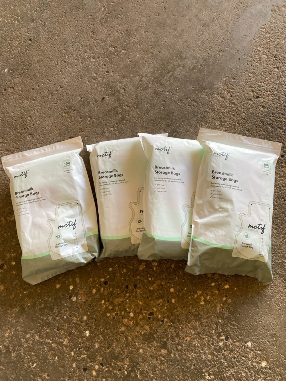 Motif Breastmilk Storage Bags – White and Light Green (Pack) 4 Packages